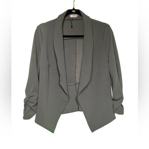 Sophisticated Gray Suit Jacket for a Modern Look - Picture 1 of 5